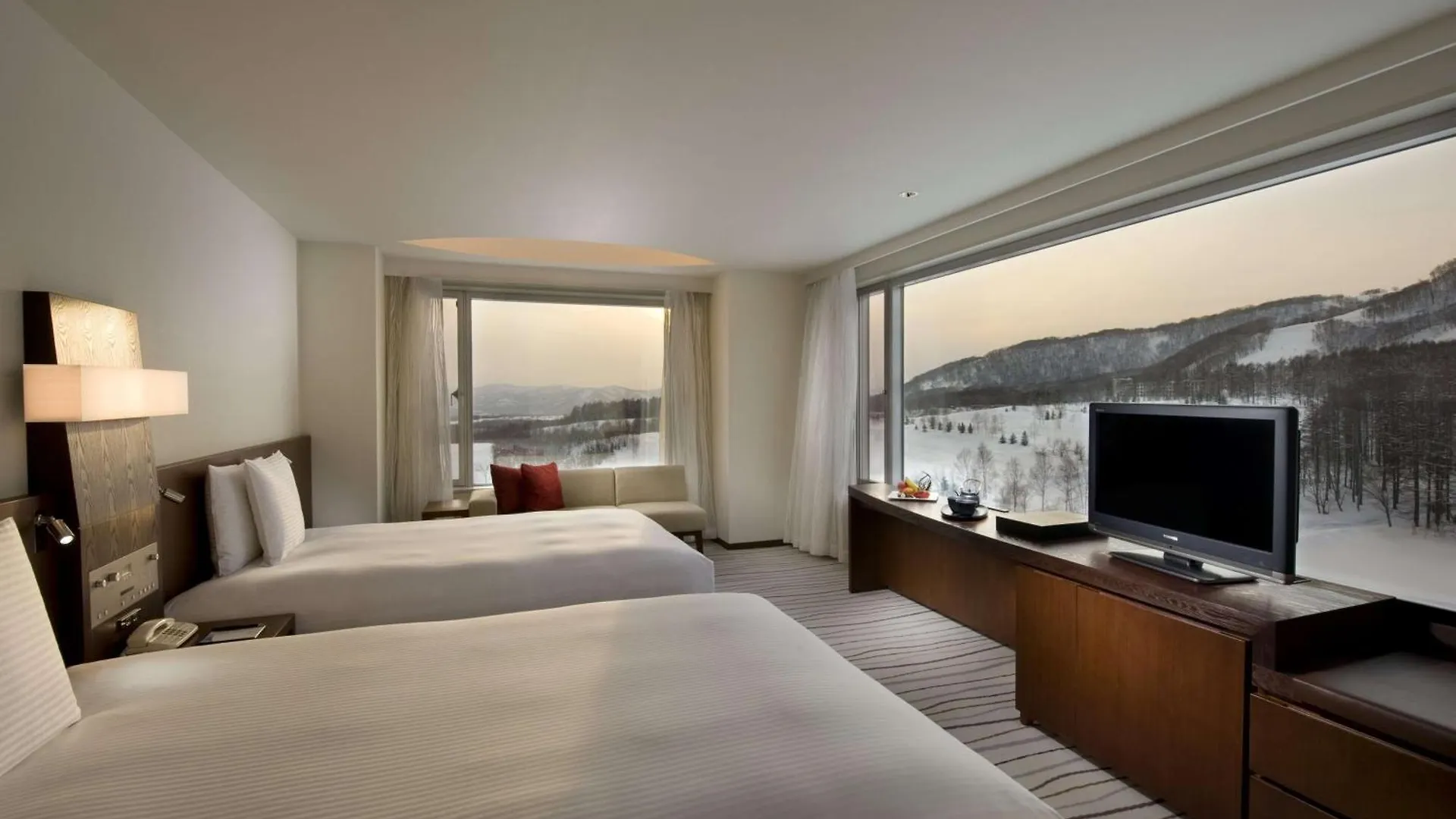 Hilton Niseko Village 5*,