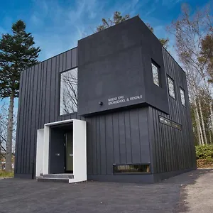 アパート Epic House