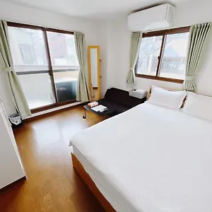 https://osaka-sinsei-guest-house-daikokukan.hotels-osaka.net